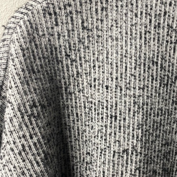 Zara Disney Mickey Mouse Short
sleeve Stretch Knit Shirt Grey distressed medium - Picture 7 of 8